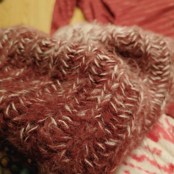 100% Acrylic Scarf - Picture 6 of 15